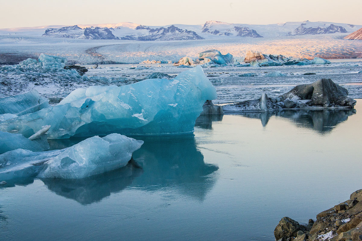 Documentando el deshielo Antartico impactos visuales rendition image