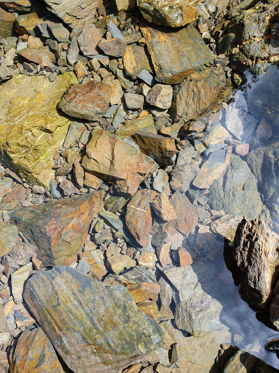 Rusty rocks in water | Edit | Photoshop Lightroom